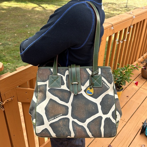 Dooney & Bourke Giraffe Canvas Shoulder Bag Purse Tote with Green Leather Trim - Picture 5 of 16